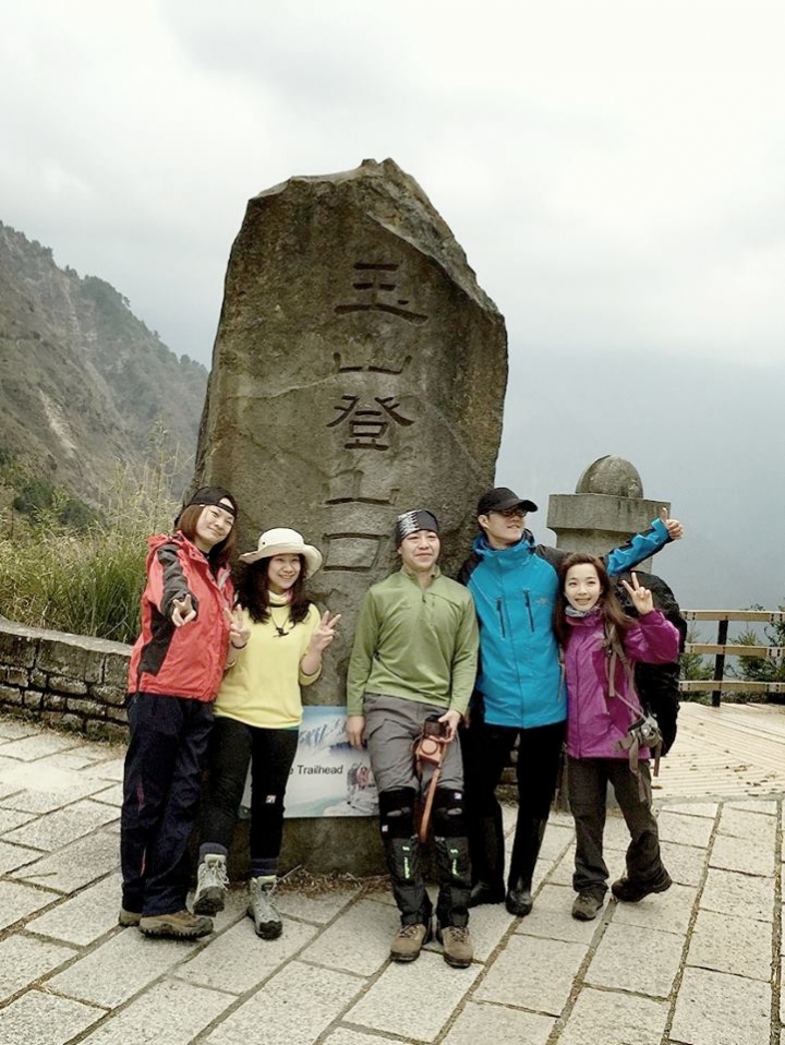 點點白雪的東北亞最高峰-玉山挑戰成功