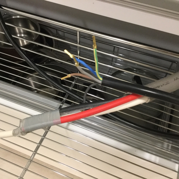 Miele 电陶炉220V 电线接法