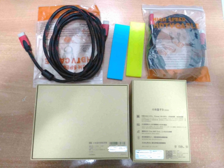 小米盒子三 增强版2G 4k 微開箱+小米藍牙手柄