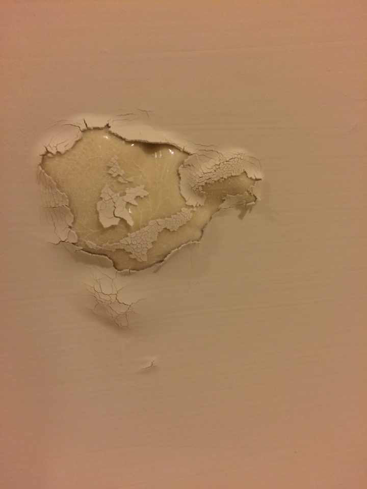 壁癌處理後起了大泡泡