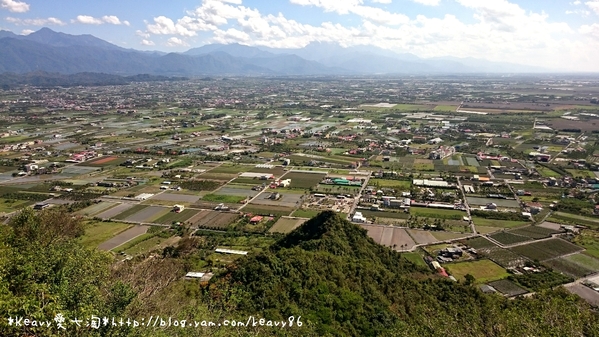 ■高雄■旗山，登【旗尾山】觀綿延不絕的稜線之美。