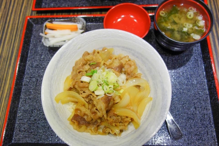 台北松山區美食 ▌跟日本一樣好吃的丼物食堂 捷運南京三民站 日式炸豬排 玉子燒 雞唐揚 天婦羅 炸牡蠣 炸豆腐 起司可樂餅 咖哩飯 奶酪