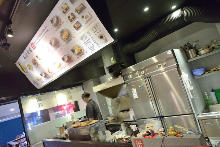 台北松山區美食 ▌跟日本一樣好吃的丼物食堂 捷運南京三民站 日式炸豬排 玉子燒 雞唐揚 天婦羅 炸牡蠣 炸豆腐 起司可樂餅 咖哩飯 奶酪