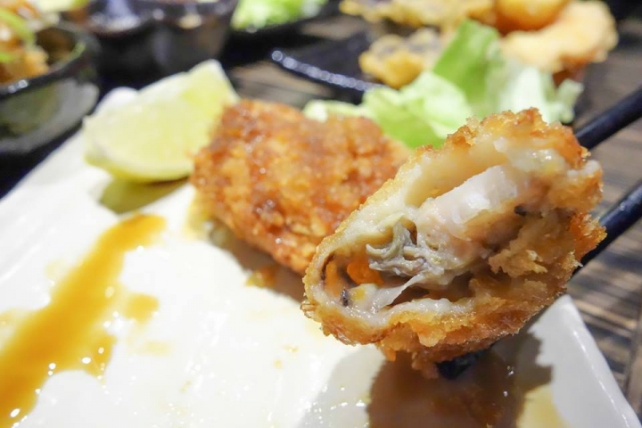 台北松山區美食 ▌跟日本一樣好吃的丼物食堂 捷運南京三民站 日式炸豬排 玉子燒 雞唐揚 天婦羅 炸牡蠣 炸豆腐 起司可樂餅 咖哩飯 奶酪
