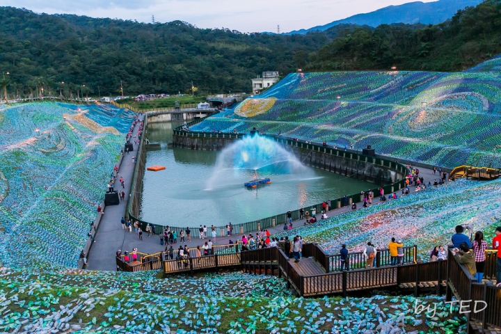 【眼見為憑X台北瑞芳景點】寶特瓶打造的梵谷星空草原 400萬支的垃圾寶特瓶夜景好特別好美