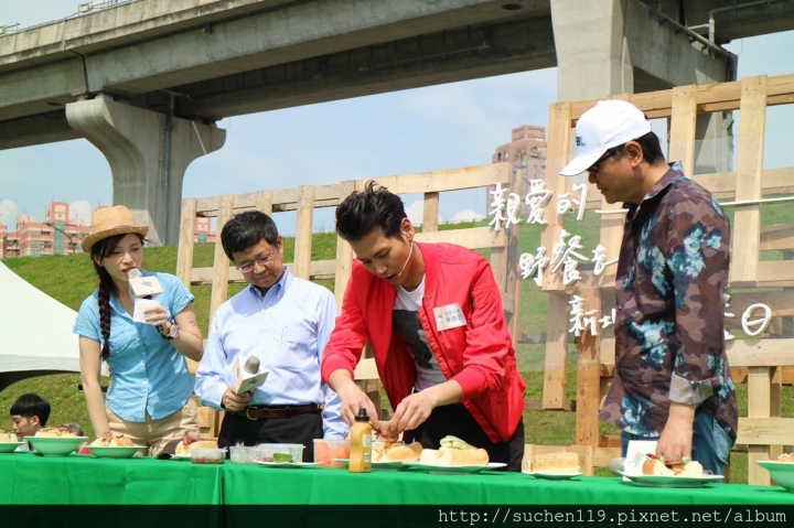 新北市野餐日吃不完拍不完笑不停~春天就是要野餐阿~