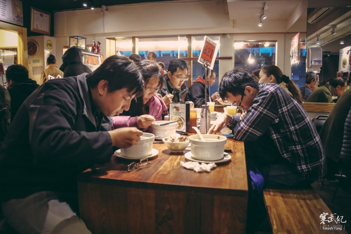 捷運善導寺‧雙月食品社｜張忠謀也愛這一味‧養生溫補古早味雞湯！