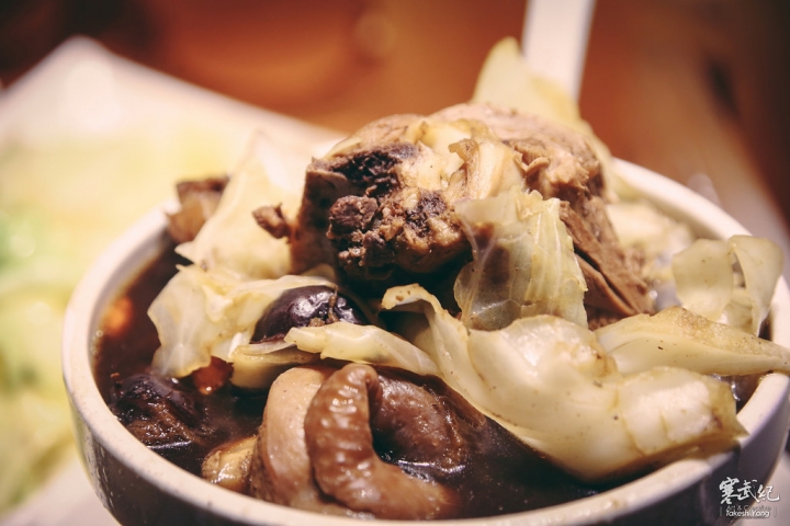 捷運善導寺‧雙月食品社｜張忠謀也愛這一味‧養生溫補古早味雞湯！