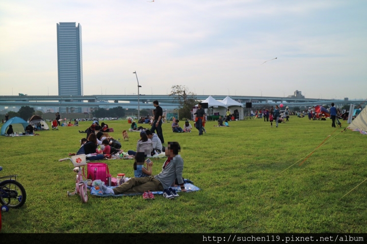 新北市野餐日吃不完拍不完笑不停~春天就是要野餐阿~
