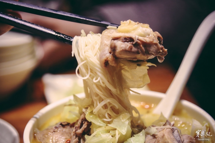 捷運善導寺‧雙月食品社｜張忠謀也愛這一味‧養生溫補古早味雞湯！