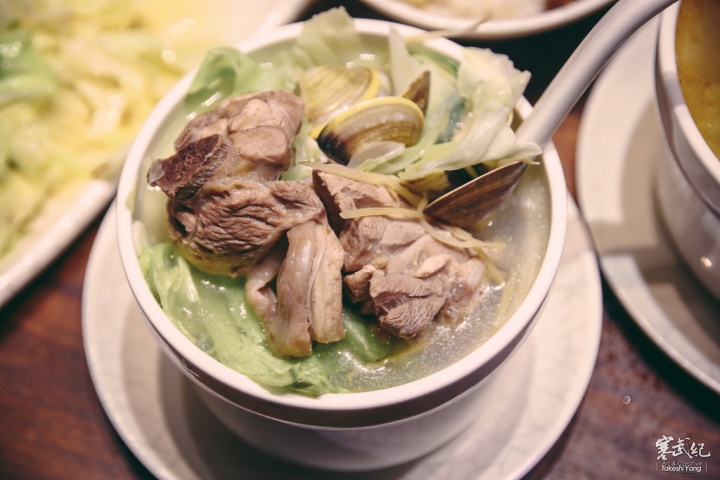 捷運善導寺‧雙月食品社｜張忠謀也愛這一味‧養生溫補古早味雞湯！