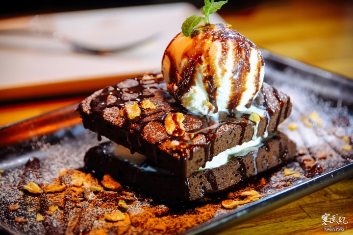 FREAKS CAFÉ & BISTRO 癮客｜雅痞風義式小酒館‧窯烤起司披薩超對味！