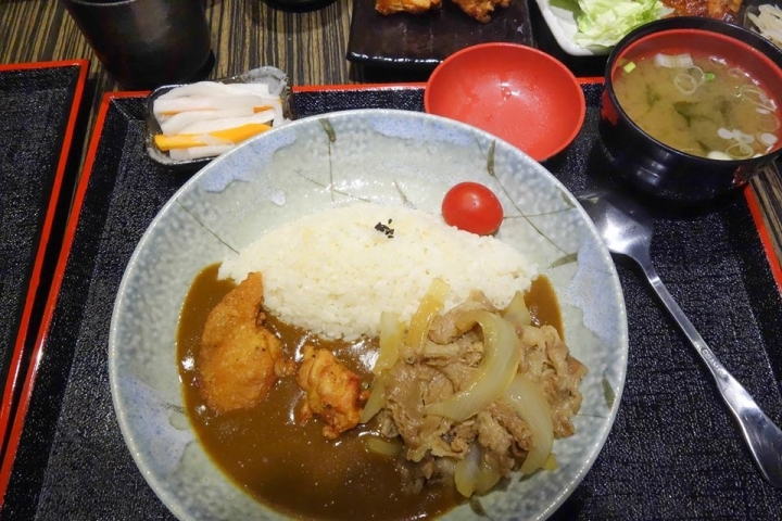 台北松山區美食 ▌跟日本一樣好吃的丼物食堂 捷運南京三民站 日式炸豬排 玉子燒 雞唐揚 天婦羅 炸牡蠣 炸豆腐 起司可樂餅 咖哩飯 奶酪