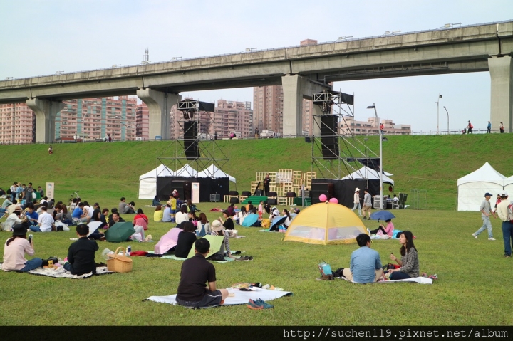 新北市野餐日吃不完拍不完笑不停~春天就是要野餐阿~
