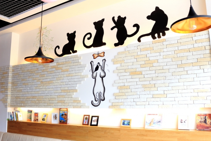 【高雄 三民】Wow.F 沃夫餐廚(文山店)充滿著繪本風格的童趣異國料理餐廳。