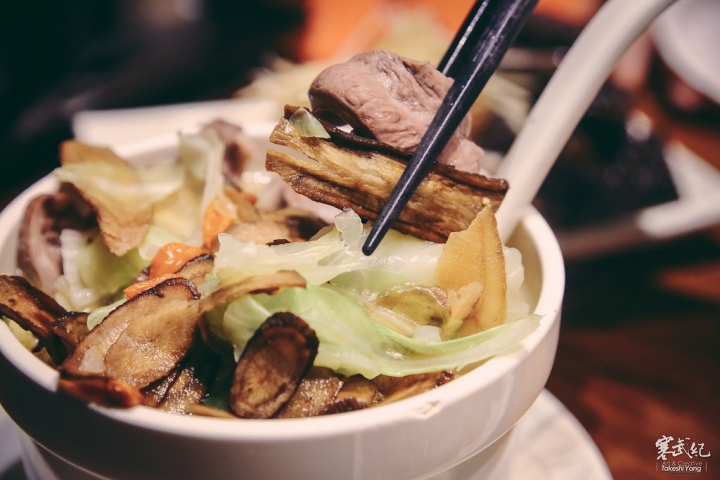 捷運善導寺‧雙月食品社｜張忠謀也愛這一味‧養生溫補古早味雞湯！