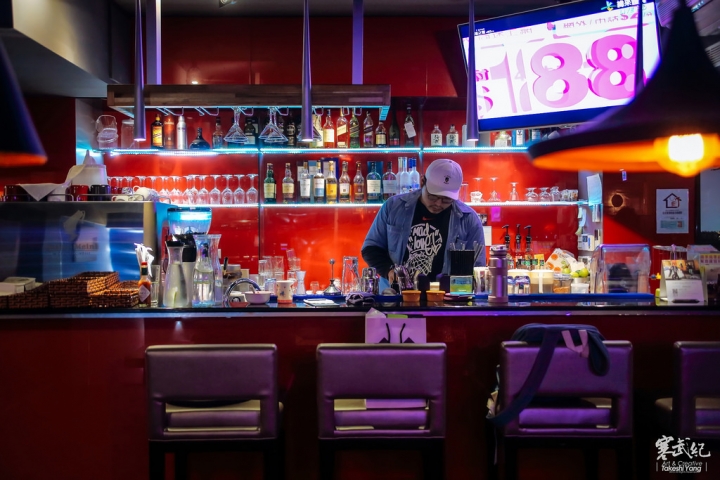 FREAKS CAFÉ & BISTRO 癮客｜雅痞風義式小酒館‧窯烤起司披薩超對味！