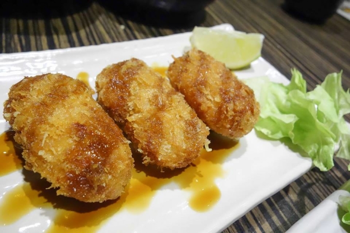 台北松山區美食 ▌跟日本一樣好吃的丼物食堂 捷運南京三民站 日式炸豬排 玉子燒 雞唐揚 天婦羅 炸牡蠣 炸豆腐 起司可樂餅 咖哩飯 奶酪