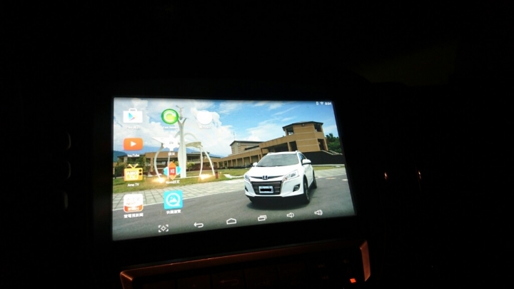 Luxgen U6 搭 Benq jd-150 車上看壹電視!