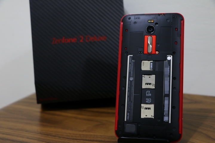 開箱"碳纖控"完全命中! ASUS ZenFone 2 Deluxe Special Edition 128G(256G)