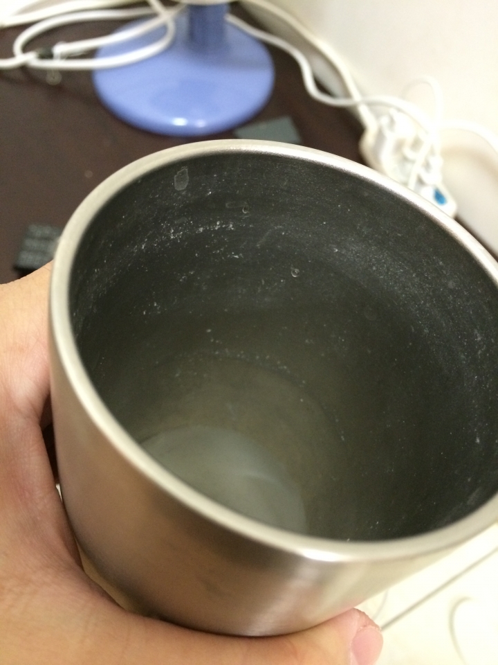 請問保溫杯中的白白的是什麼 ?