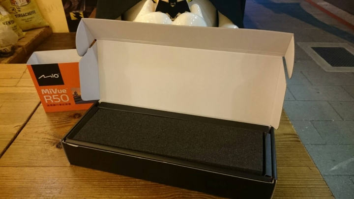 買給媽媽的後視鏡型行車紀錄器MIO R50