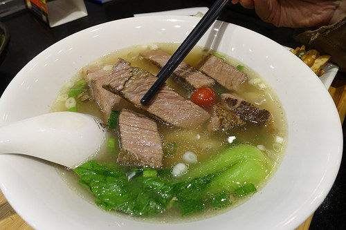 【食記】捷運國父紀念館站/延吉街美食。小熟成牛肉麵