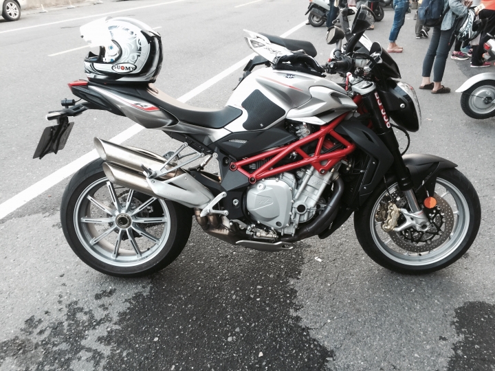 開箱 義大利的浪漫 MV Agusta 1090R