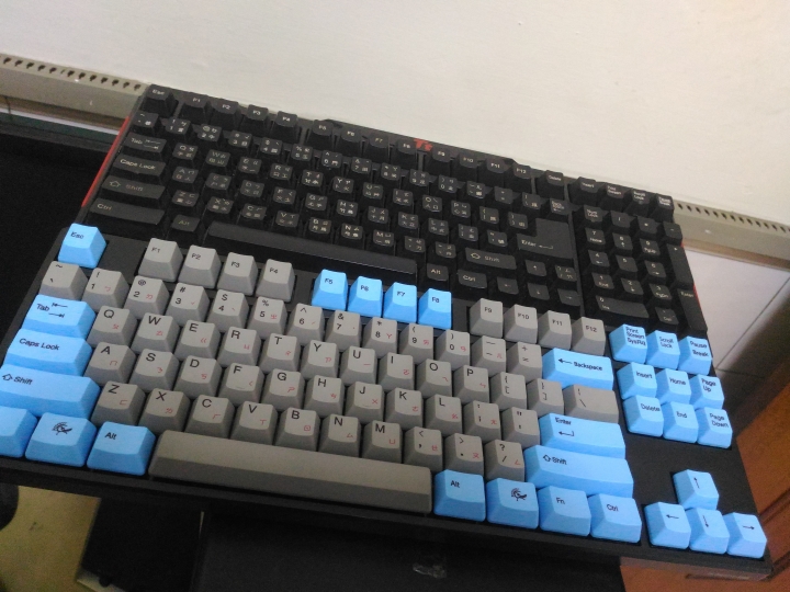 Ducky One 80% PBT 紅軸 簡單開箱