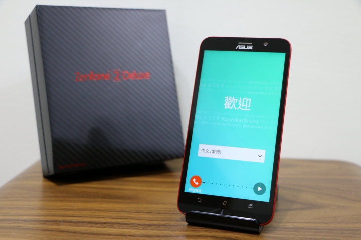 開箱"碳纖控"完全命中! ASUS ZenFone 2 Deluxe Special Edition 128G(256G)