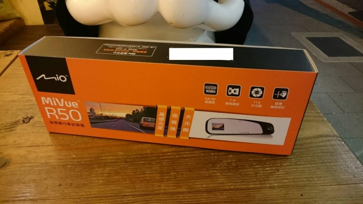 買給媽媽的後視鏡型行車紀錄器MIO R50