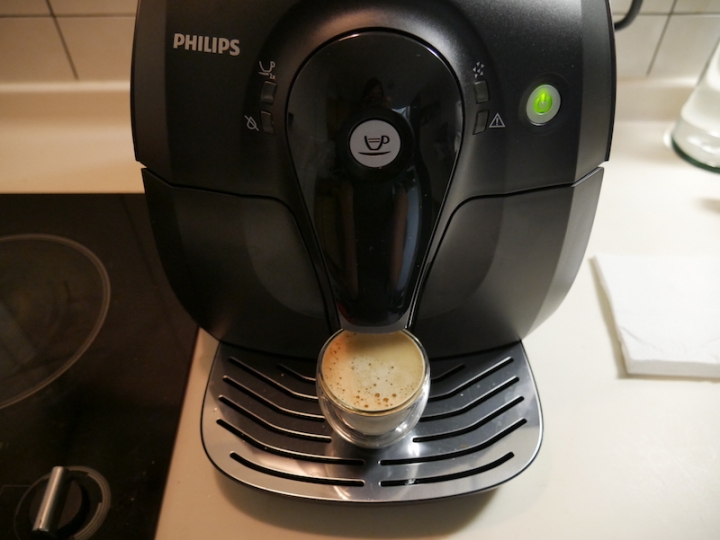 [開箱] Philips 2000 HD8650 全自動義式咖啡機，一鍵完工、適合全家人的入門咖啡機