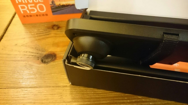 買給媽媽的後視鏡型行車紀錄器MIO R50