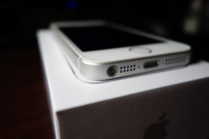 iPhone SE 64GB 銀色 開箱