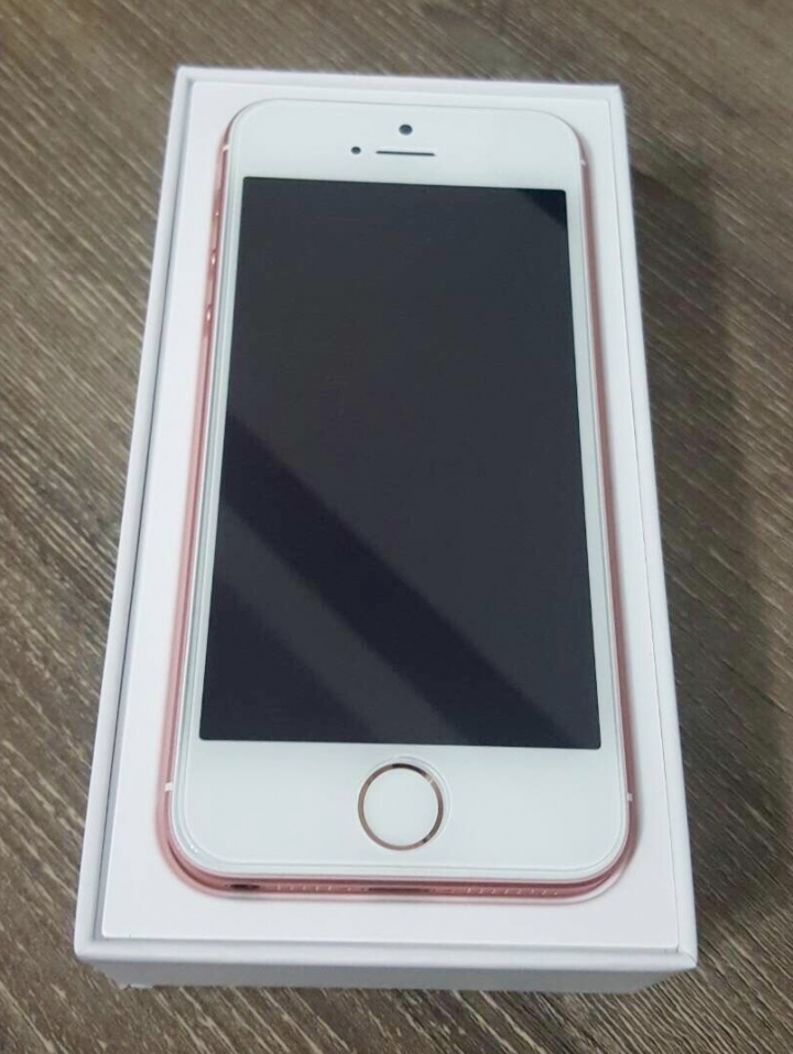 iPhone SE 玫瑰金開箱