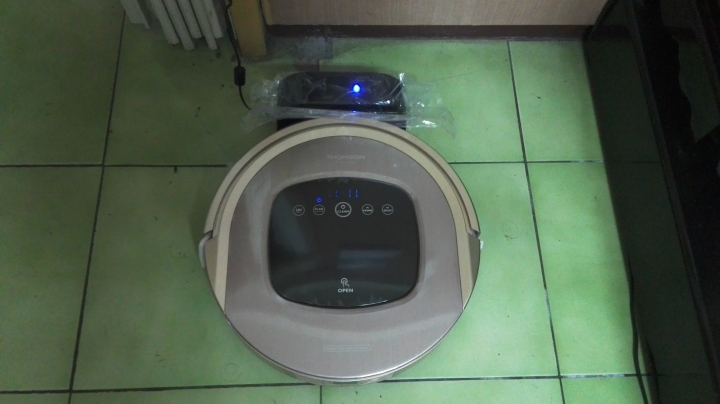 Thomson掃地機器人簡易開箱