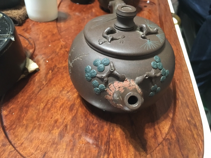 小弟不會看想請問這只茶壺價值