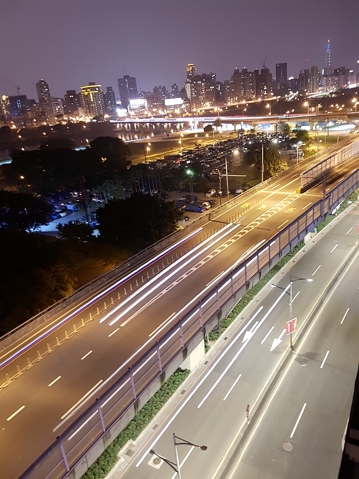 省電小鋼砲S7 夜拍x車軌x夜景蓋大樓