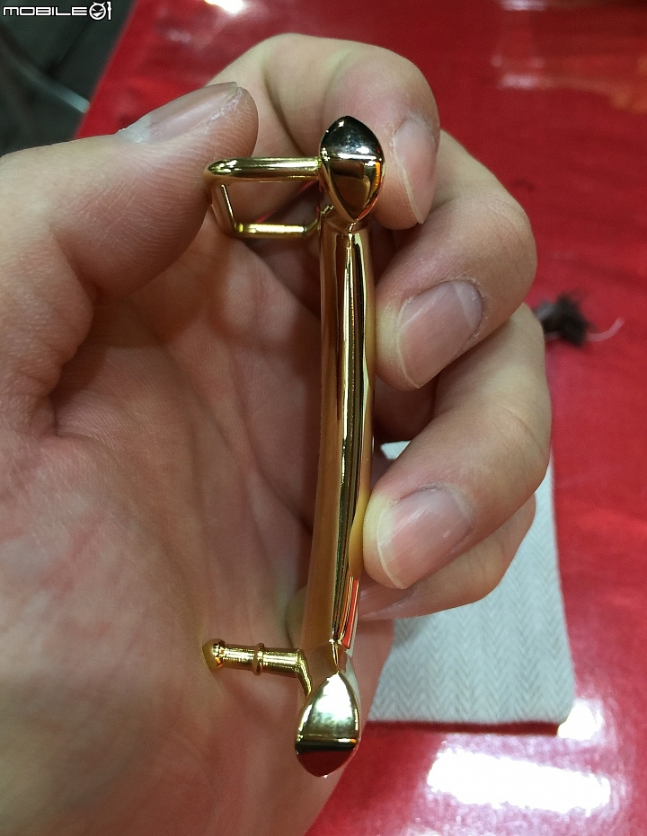 難怪那麼多人會被詐騙,都跟她說是假的hermes皮帶