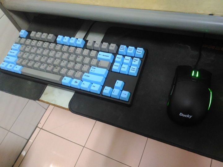 Ducky One 80% PBT 紅軸 簡單開箱