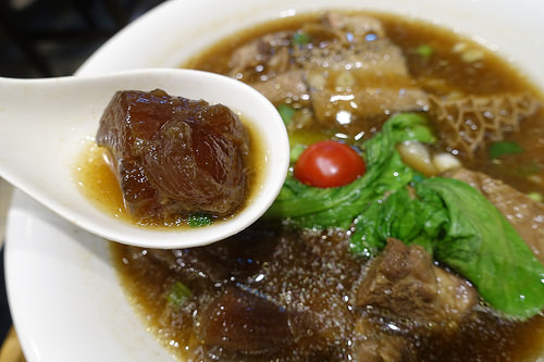 【食記】捷運國父紀念館站/延吉街美食。小熟成牛肉麵