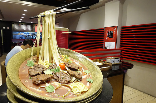 【食記】捷運國父紀念館站/延吉街美食。小熟成牛肉麵