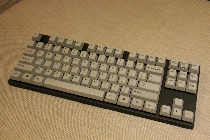 [開箱] Varmilo VA87M 黑蓋灰帽 茶軸 開箱 圖多