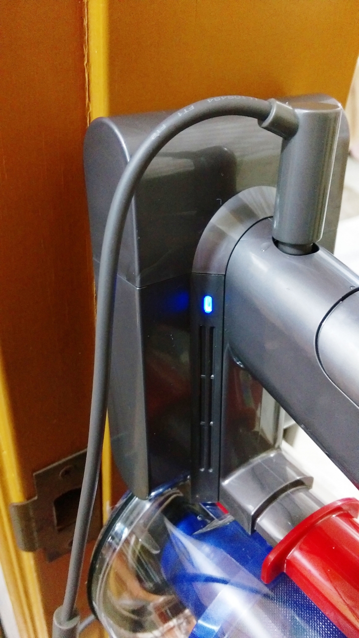 揮別過敏的打掃神器~Dyson V6 Fluff吸塵器！！
