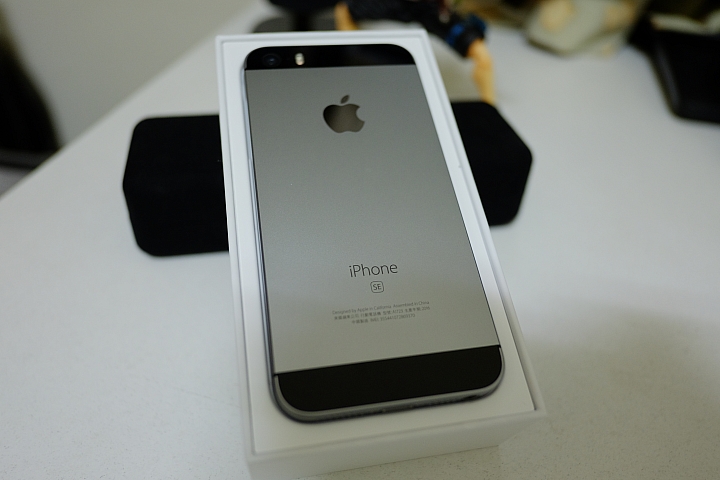 [開箱] iPhone SE 太空灰 我回來了!!!