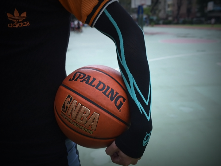 運動~為什麼要穿小惡魔專屬運動機能壓縮袖套腿套呢？