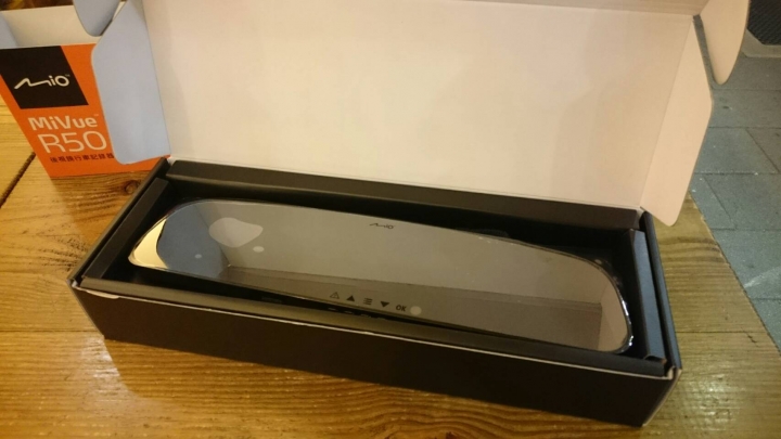 買給媽媽的後視鏡型行車紀錄器MIO R50