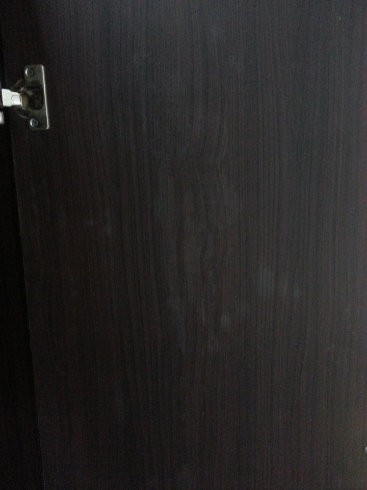 請問一下我家的木櫃是怎麼了