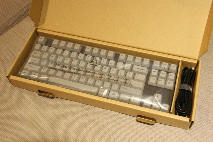 [開箱] Varmilo VA87M 黑蓋灰帽 茶軸 開箱 圖多