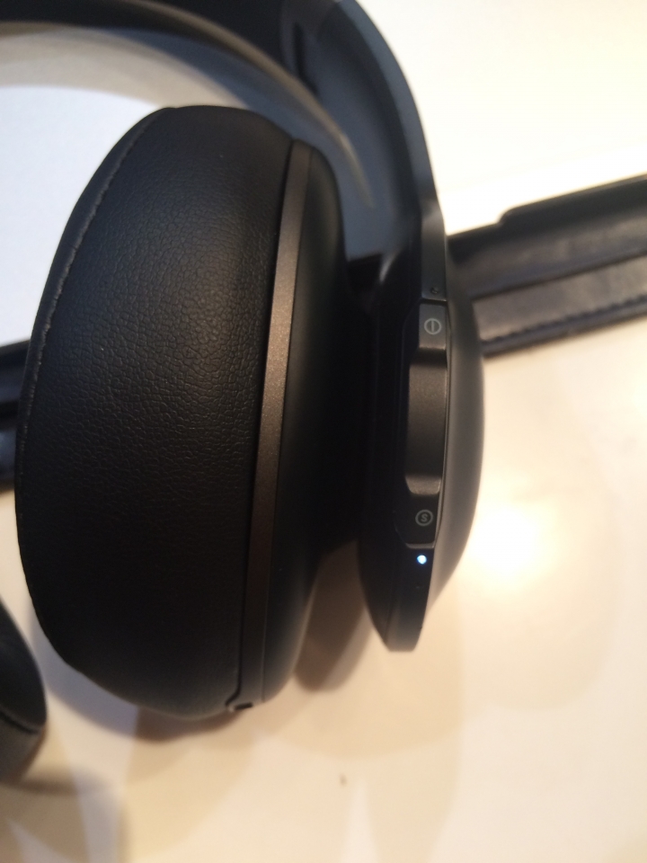 「開箱」JBL Everest Elite 700BT 不專業開箱